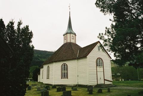 Innvik kyrkje er mellom anna kjend for å ha hatt ein prest som vart hengd. Jon Mogensen Skanke, sokneprest i Innvik i åra 1597 til 1618, måtte bøte med livet i 1618 mellom anna for sin omgang med svarteboka.
