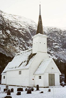 Jostedal kyrkje er ei lita kyrkje med stor sjel.
