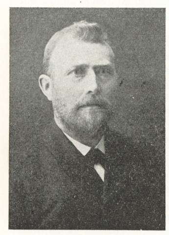 Haakon Aasvejen (1862-1919) frå Hegra i Stjørdal, son til gardbrukar Gunnar Aasvejen og Henrikke Henriksdotter.
