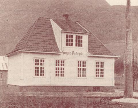 Sogns Tidend sitt hus stod på Lægreidsplassen (Almenningen).
