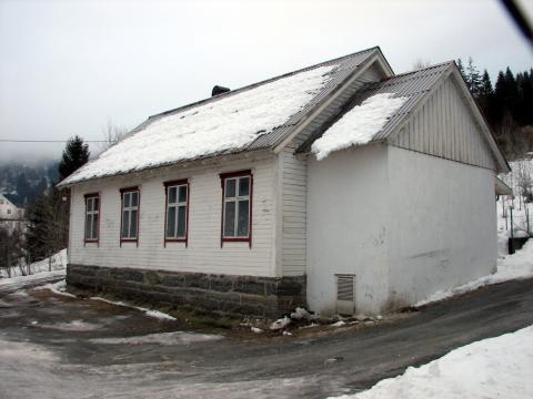 Bedehuset i Kjølsdalen vart bygt i åra 1913-1914. Huset stod uendra til 1963. Då vart det utført ymse utbetringar, mellom anna påbygg i sørenden for podium.