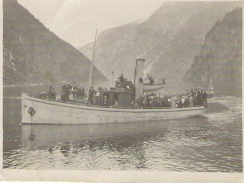 D/S "Thorolf" vart bygd i 1911 av Andreas Svoldal i Hardanger.