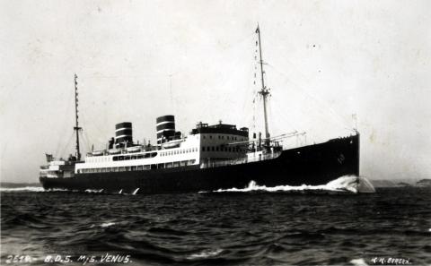 M/S "Venus" (II), 5406 brutto register tonn, bygd ved Helsingørs Jernskibs(et) Maskinbyggeri i 1915. Under krigen rekvirerte tyskarane skipet og sette det i fart i Nordsjøen. Den 15. april 1945 gjekk det ned på grunt vatn i Hamburg hamn under eit alliert bombetokt. Etter krigen vart "Venus" heva og reparert ved skipsverftet i Helsingør.

