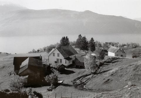 Hovudbruket på garden Eggjane rundt 1950.