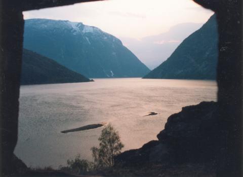 Lærdalsfjorden sett frå bunkeren i Heller.
