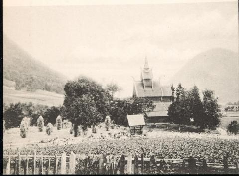 Hopperstad stavkyrkje hadde i 1999 nesten 30000 vitjande. Borgund stavkyrkje hadde flest besøk, med  35914. Hopperstad stavkyrkje vart restaurert i 1885-91 under leiing av arkitekt Peter Andreas Blix. Han betalte sjølv for arbeidet.