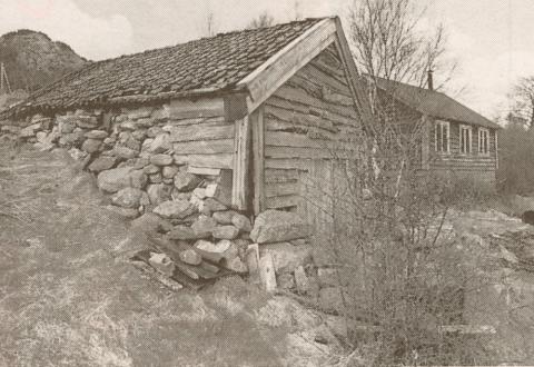 I 1906 tok Bertel Spord dette naustet i bruk som smie.
