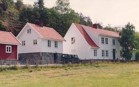 Huset på Kjørnes der familien Schreuder budde i åra til 1832. Biletet er teke i 1992, same året som misjonsfolket sette opp ei minneplate om misjonær Schreuder på framsida av huset.
