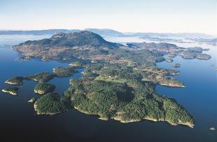 Borgundøy med Borgundnuten 