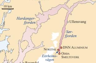 Kart over konsentrasjonen av tungmetall i sedimenta på botnen av Sørfjorden og Hardangerfjorden i 1984